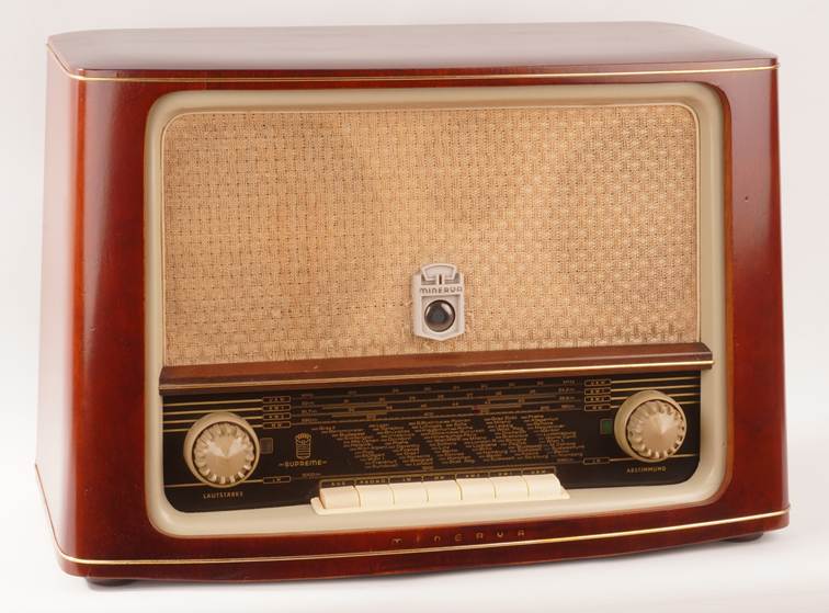Ein Bild, das Radio, Transistor, Im Haus enthlt.

KI-generierte Inhalte knnen fehlerhaft sein.
