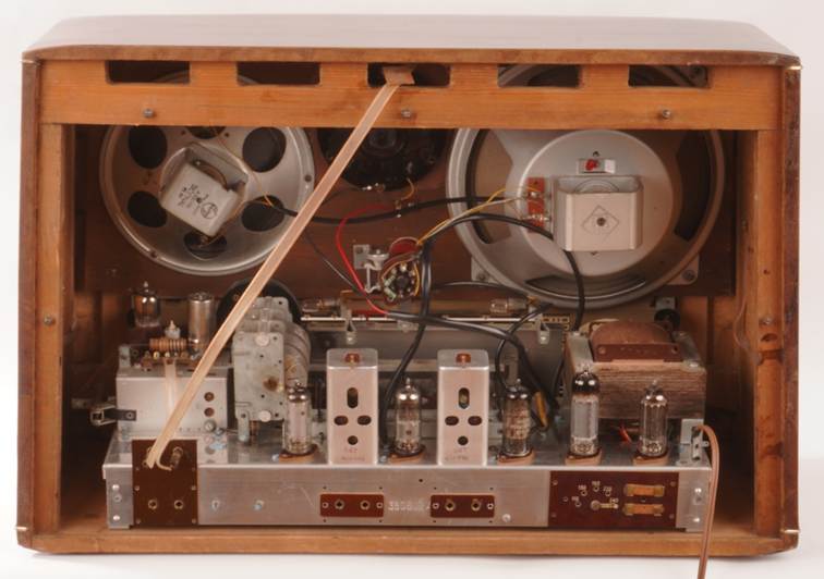 Ein Bild, das Maschine, Elektronik, Im Haus, Elektrische Leitungen enthlt.

KI-generierte Inhalte knnen fehlerhaft sein.