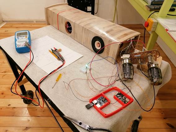 Ein Bild, das Im Haus, Werkzeug, Elektrische Leitungen, Maschine enthlt.

Automatisch generierte Beschreibung